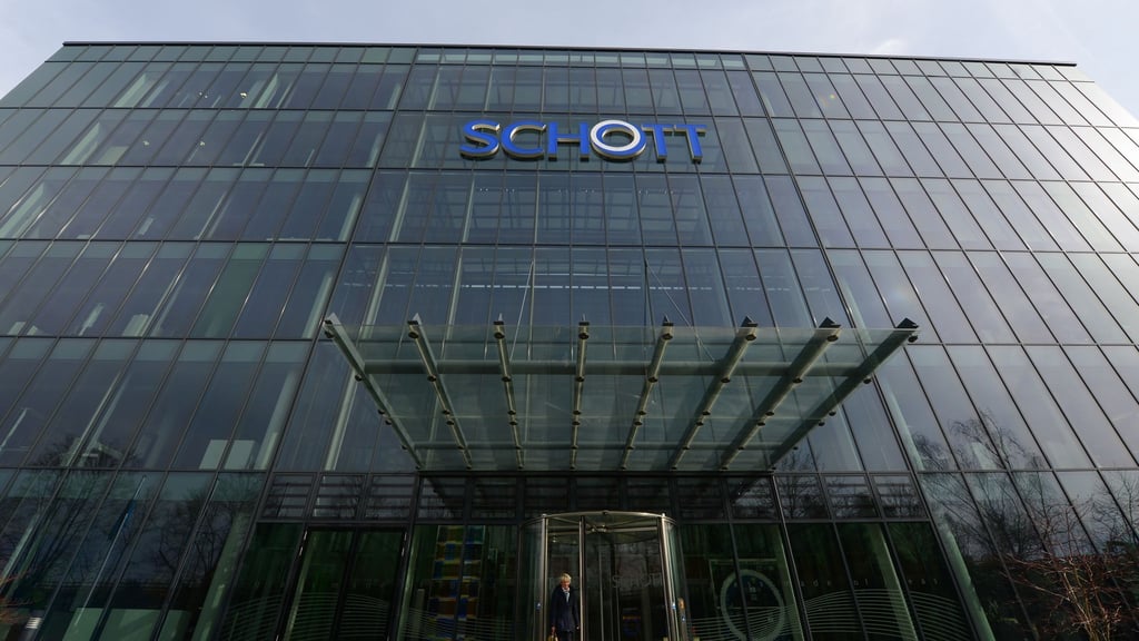 Von Mainz in die Welt - dieses klassische Exportmodell ist nach Ansicht von Schott schwieriger geworden. (Archivbild)