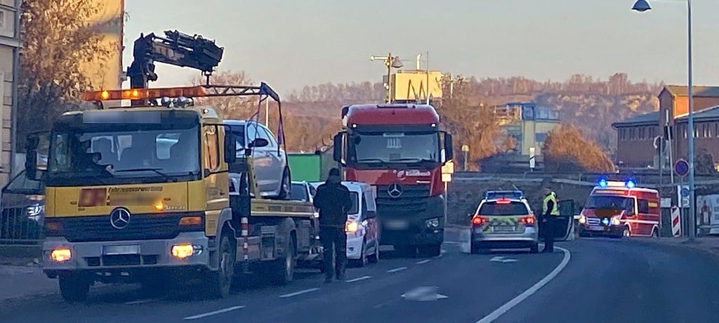 Auf der Annenstraße in Bernburg hat sich am Dienstag ein Unfall ereignet. 