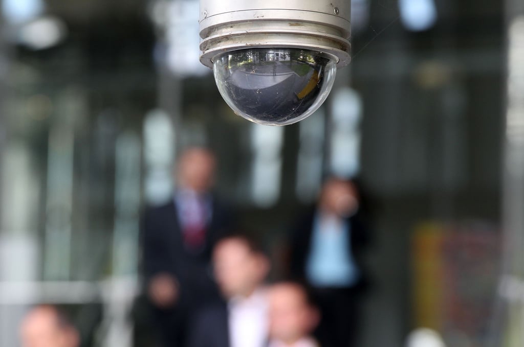 Überwachungskameras am Arbeitsplatz dürfen zum Beispiel zum Schutz vor Sachbeschädigung oder Diebstahl verwendet werden.