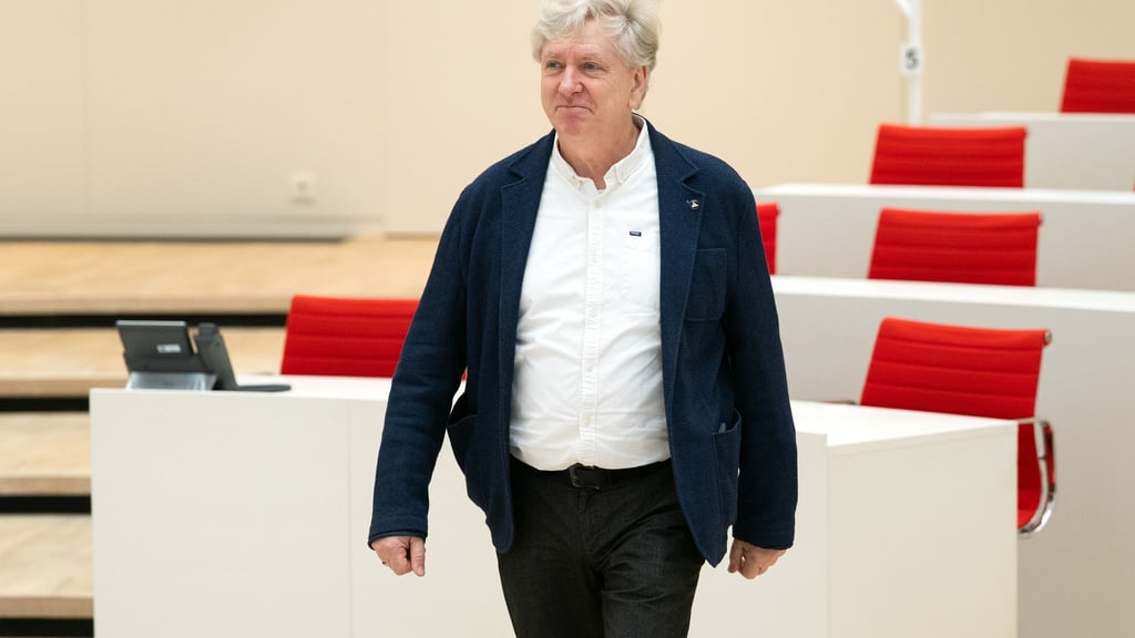 Der Brandenburger Ex-BSW-Landtagsabgeordnete André von Ossowski (parteilos) will ein Gesetz ändern, damit er und zwei weitere Abgeordnete im Landtag eine Gruppe bilden können (Archivbild).