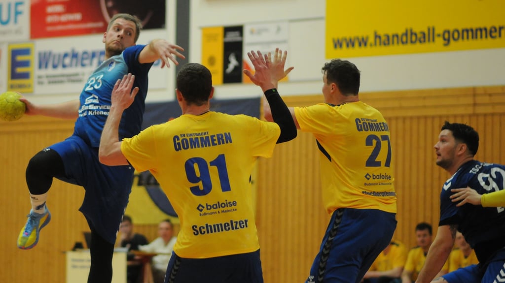 Fünf Tore machten Tim Wiebe (links) zusammen mit Paul Steffen zum besten Calbenser Werfer. Die Niederlage konnten sie nicht verhindern.