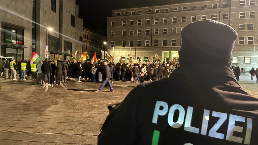 Kundgebung auf dem Marktplatz in Halle