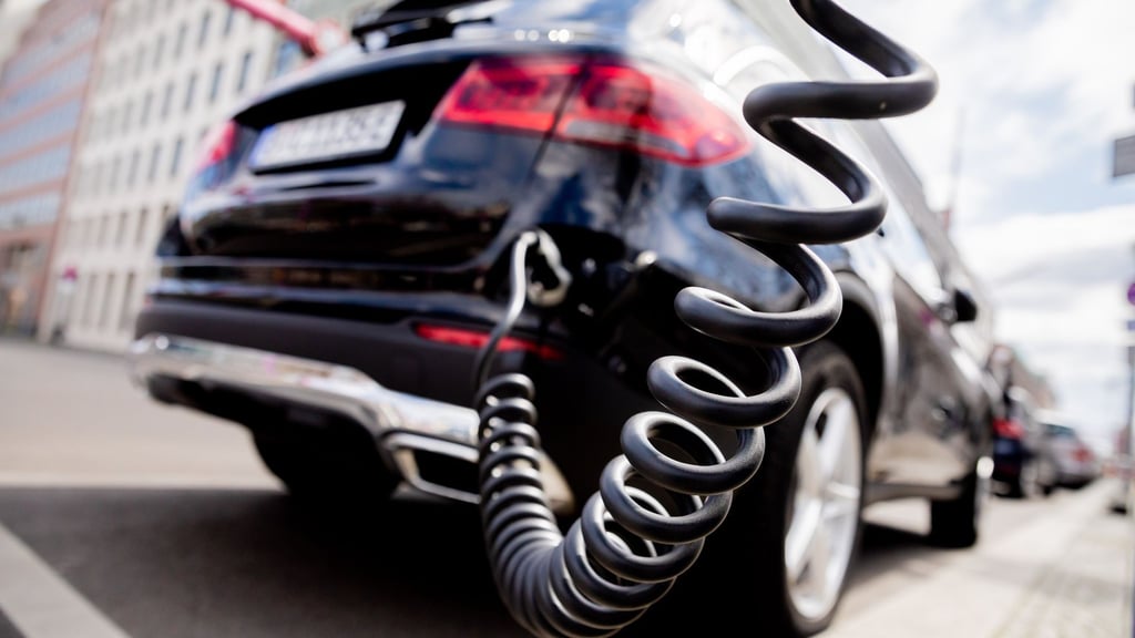 Laut Senatsverwaltung gibt es in Berlin über 6.000 öffentlich zugängliche Ladepunkte. (Archivbild)