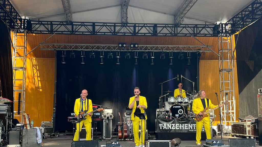 Der Auftritt von „Tänzchentee“ auf der Freilichtbühne ist einer der Höhepunkte  des Jahres in Güsen gewesen.