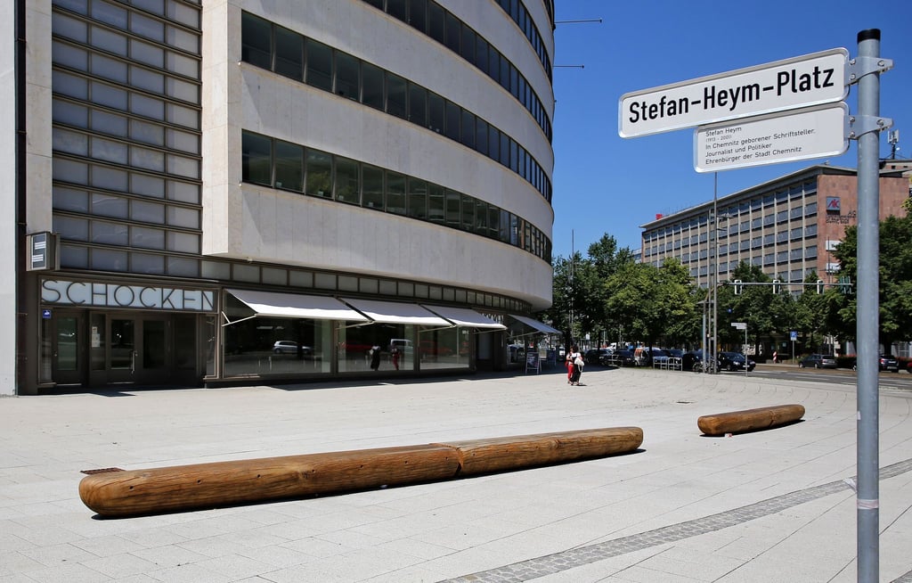 Der zentrale Platz vor dem Landesmuseum für Archäologie in Chemnitz ist nach dem Schriftsteller Stefan Heym benannt (Archivbild)