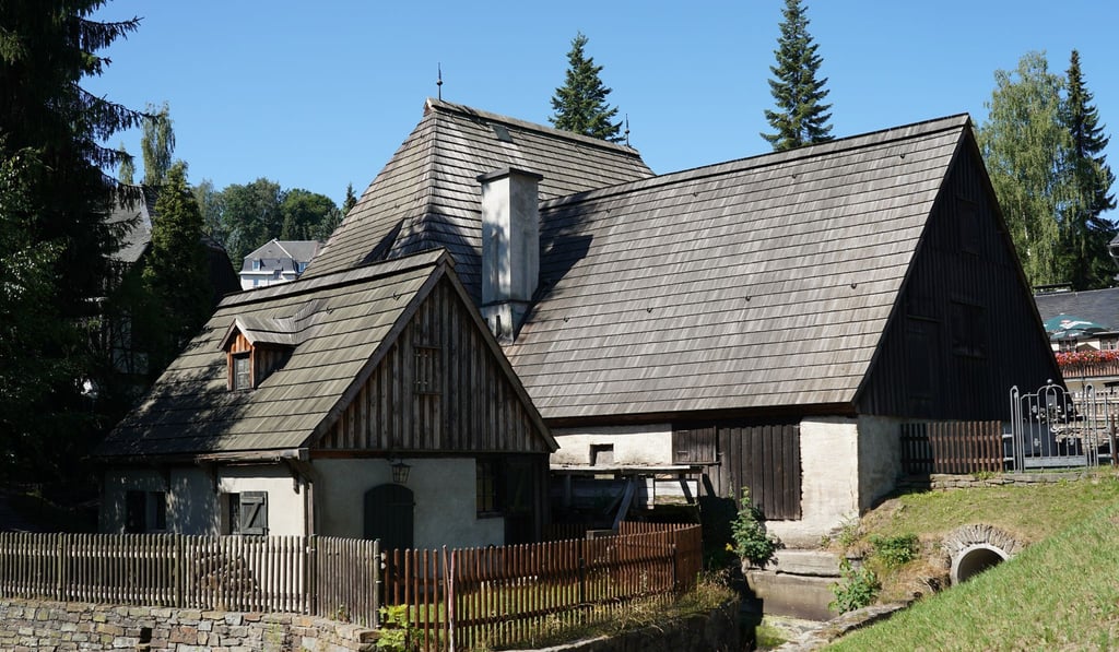 Das Hammerherrenhaus am Frohnauer Hammer soll mit Fördermitteln von Bund und Land barrierefrei umgebaut werden (Archivbild)