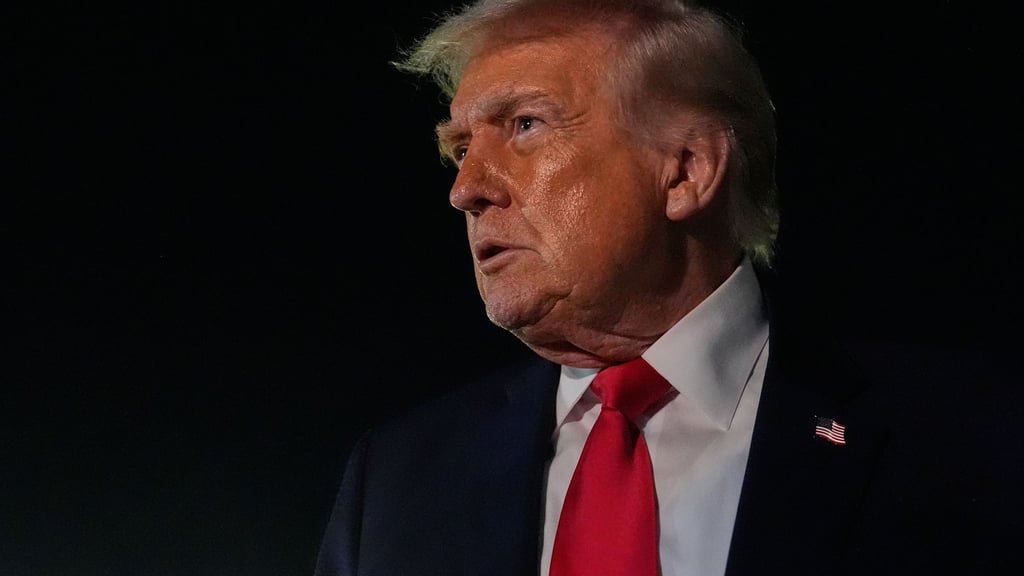 Trump startete am späten Abend (Ortszeit) nach Davos und musste zunächst umkehren.