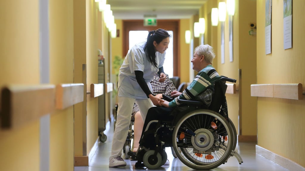 Die monatliche Eigenbeteiligung für einen Pflegeheimplatz ist in Sachsen-Anhalt gestiegen (Archivbild)