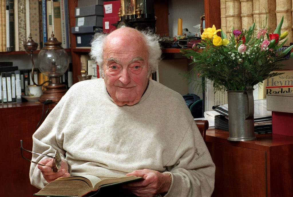 Der Schriftsteller Stefan Heym gilt als wichtige Stimme der oppositionellen Literatur in der DDR und war auch im wiedervereinigten Deutschland politisch aktiv. Er wurde 1913 in Chemnitz geboren und verbrachte dort seine Kindheit und Jugend. (Archivbild)