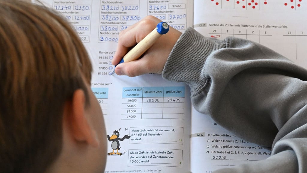 In Niedersachsen sollen Grundschüler das Dividieren künftig anders lernen, nämlich mit einem sogenannten halbschriftlichen Rechenverfahren. 