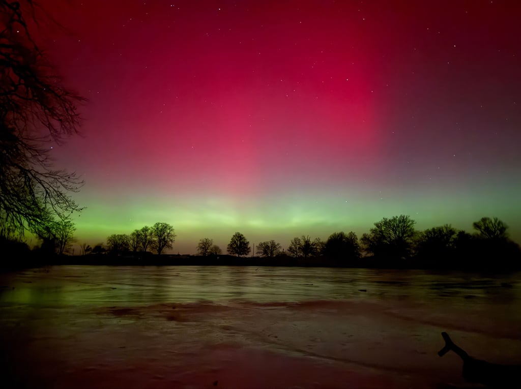Polarlicht über Großkühnau, „allesamt Frei-Hand mit Handy entstanden“, schreibt MZ-Leser Matthias Palmer.