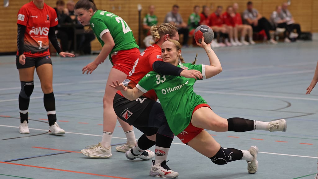 Im HInspiel setzten sich Eileen Geue und der HSV mit 39:27  gegen Schönebeck mit durch. Geue ist aktuell mit 113 Toren die beste Schützin der Obeliga.