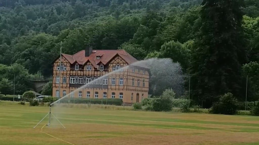 Auf dem Stolberger Sportplatz soll die Bewässerungsanlage erneuert werden. 