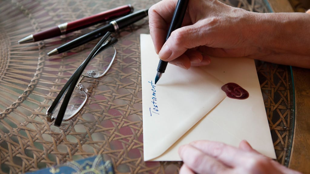 Ein klar geregelter Nachlass verhindert Streit unter Angehörigen. Darum sollte ein Testament möglichst früh aufgesetzt werden.