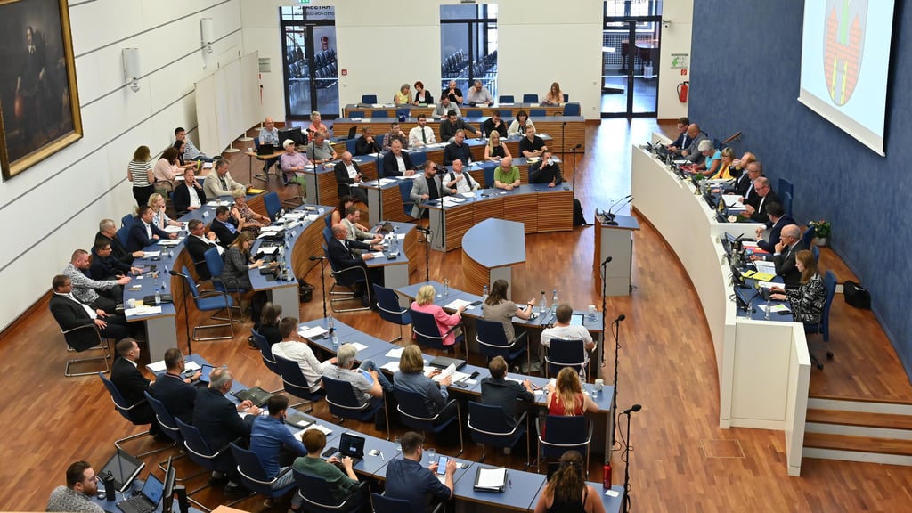 Es ist wieder an der Zeit, dass der Magdeburger Stadtrat zusammenkommt. Er steht erneut vor wegweisenden Entscheidungen.