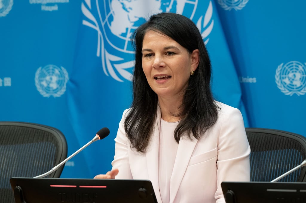 Baerbock zeigt keine Begeisterung für Trumps Vorstoß.