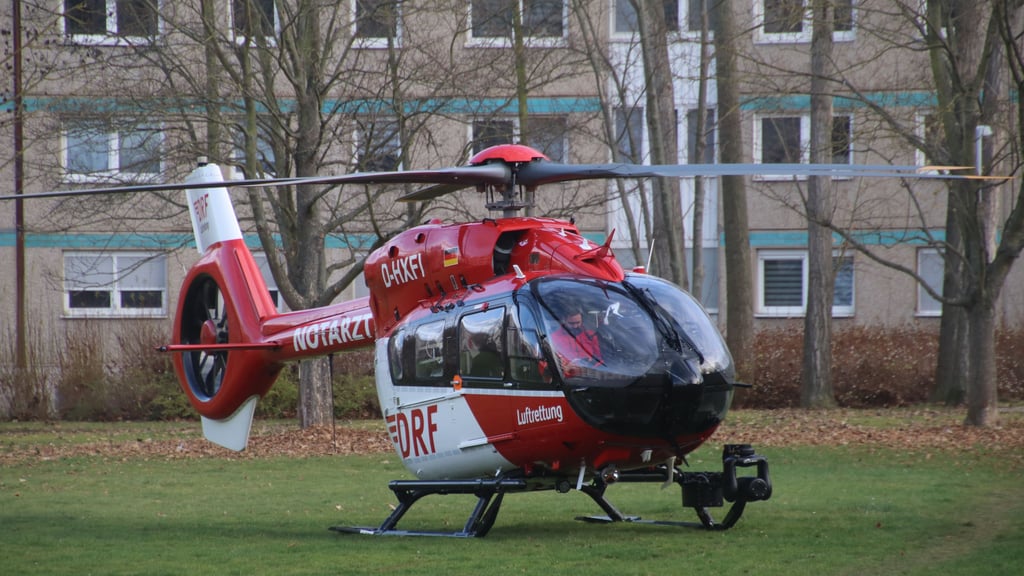 Bei einem Einsatz am 6. Dezember 2025 im Braunschweiger Bogen in Halle-Neustadt kam auch die DRF-Luftrettung zum Einsatz.