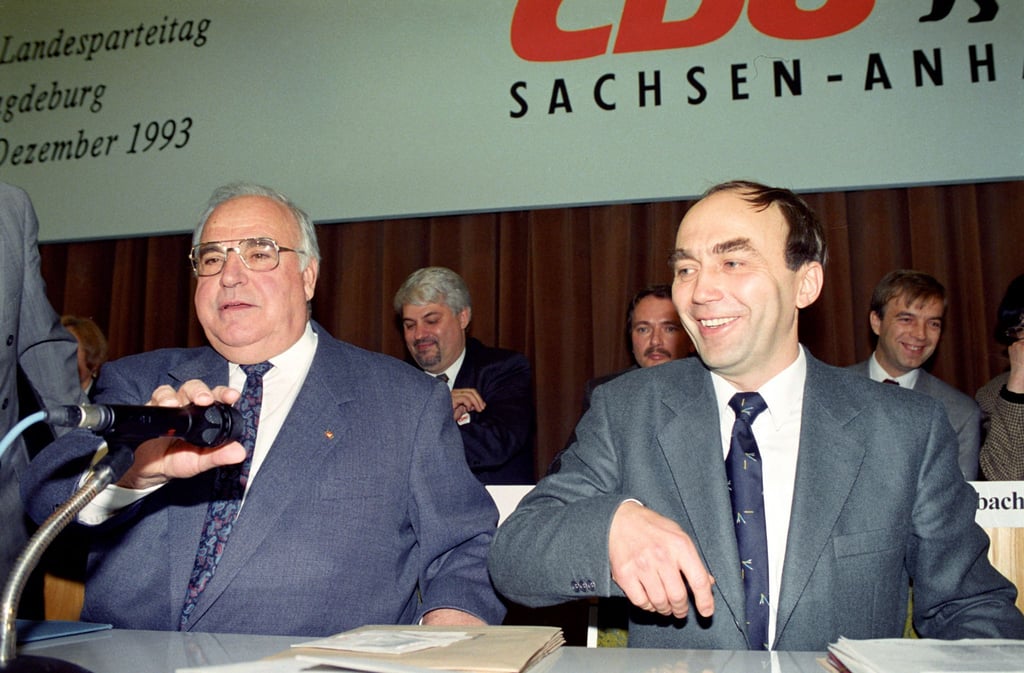 Rechts ist der Ministerpräsident von Dezember 1993 bis Juli 1994. (Archivbild)