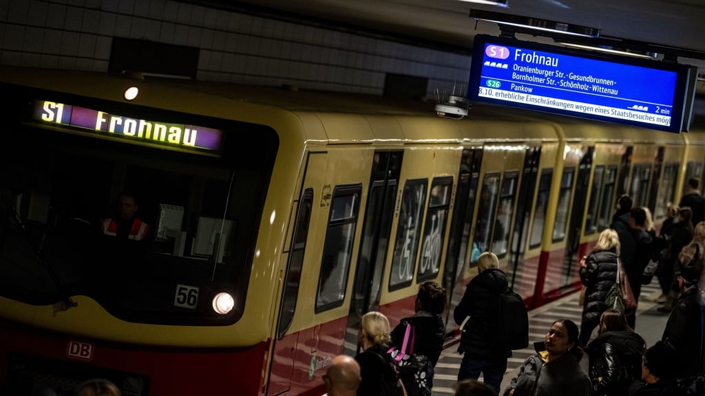 Nach den Einschränkungen wegen Vandalismus läuft der S-Bahnverkehr auf der Berliner Nord-Süd-Strecke wieder. (Archivbild)