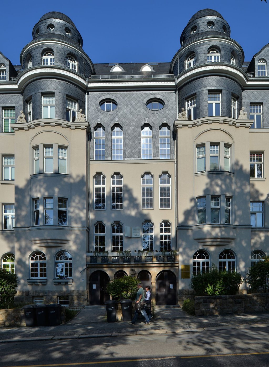 In diesem Jugendstil-Wohnhaus auf dem Kaßberg in Chemnitz lebte der Schriftsteller und Ehrenbürger von Chemnitz, Stefan Heym, von 1919 bis 1931. Es ist eine Station der „HeymTour“. (Archivbild)