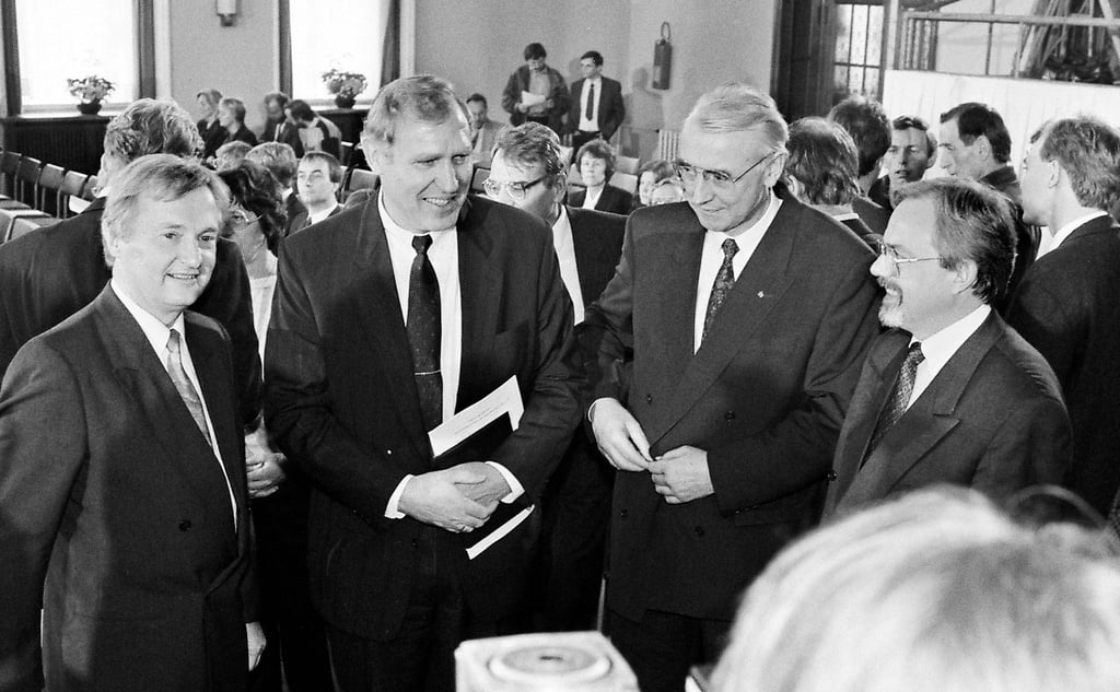 Der Zweite von links war Ministerpräsident von Juli 1991 bis November 1993. (Archivbild)