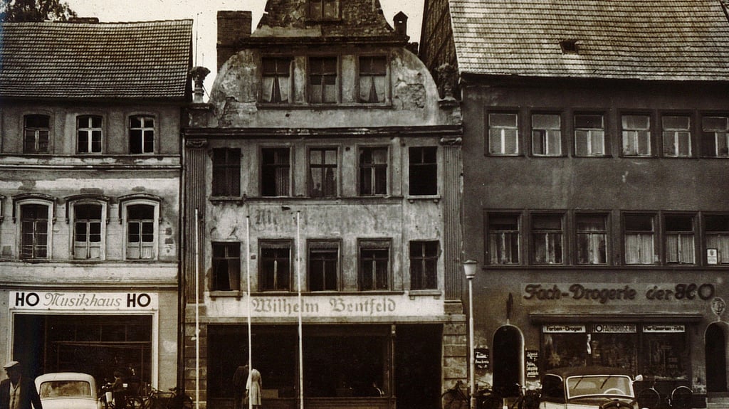 Kennen Sie die Adresse des Gebäudes zwischen Musikhaus und Drogerie in Zerbst, haben wir Sie gefragt?!