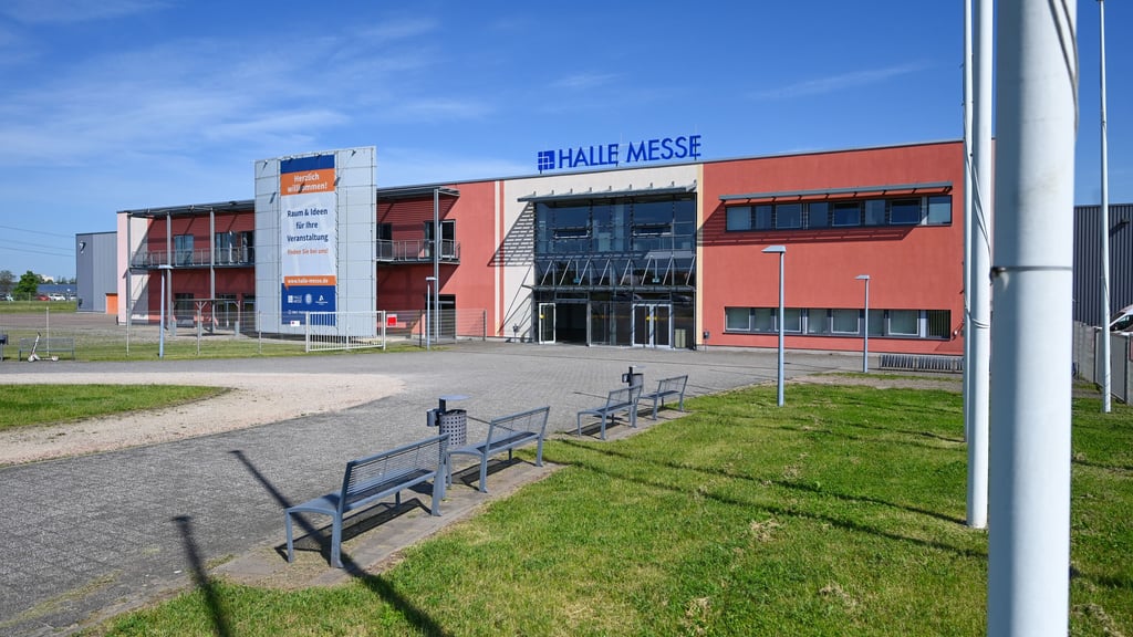 Blick auf das Gebäude der Halle Messe. Dort wird im Dezember 2026 die Neuauflage von „Wetten, dass“ gedreht.