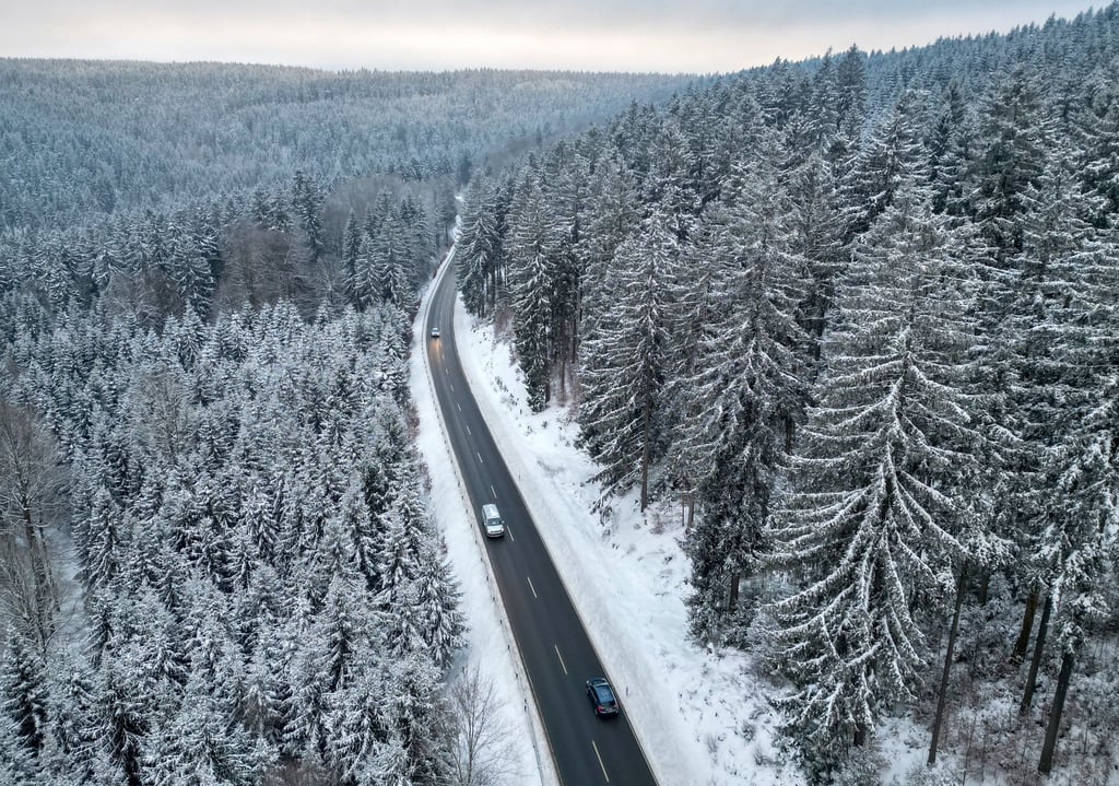 Reichweite, Verbrauch und Ladegeschwindigkeit: Der ADAC hat 14 E-Autos bei winterlichen Verhältnissen getestet.