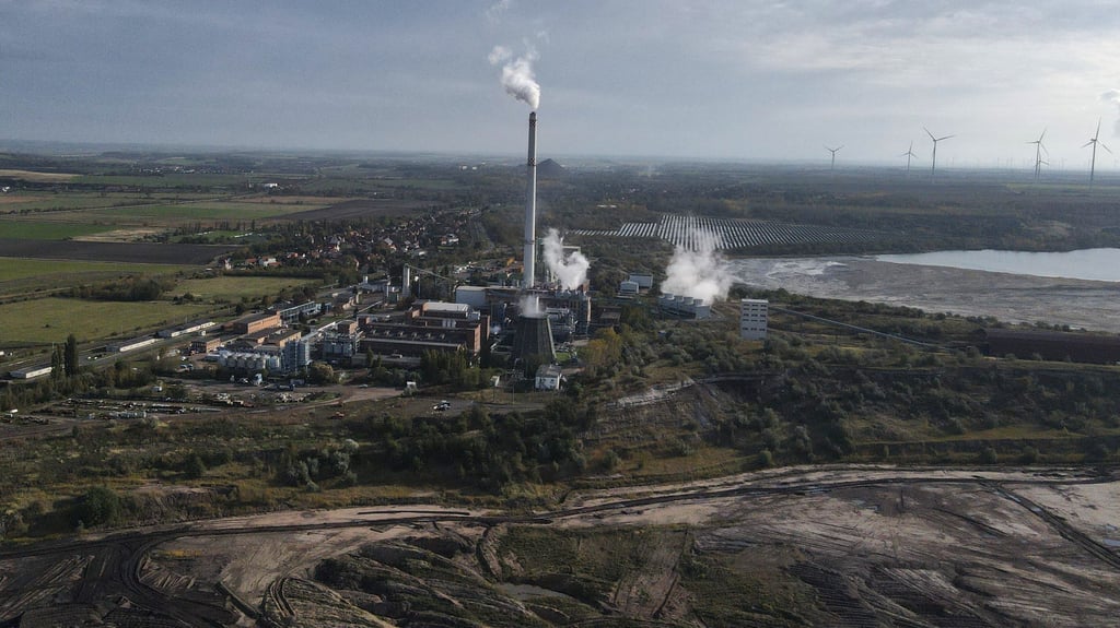 Der Montanwachs-Hersteller Romonta ist einer der größten Industriebetriebe in Mansfeld-Südharz. Er betreibt einen eigenen Tagebau.