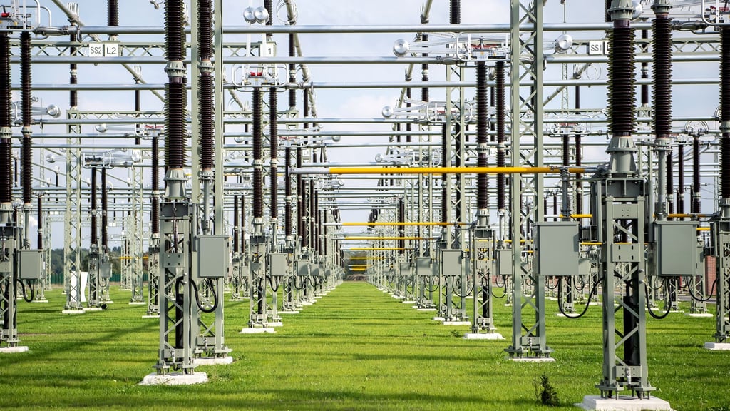 Tennet und die Jade Hochschule untersuchen, wie etwa Drohnen bei der Wartung und Reparatur von Stromnetzen und Umspannwerken helfen können. (Symbolbild)