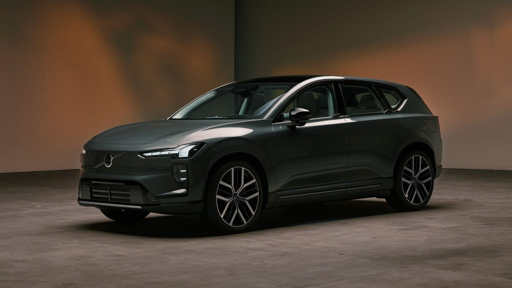 680 PS und bis zu 810 Kilometer Reichweite verspricht Volvo bei seinem neuen Geländewagen EX60.