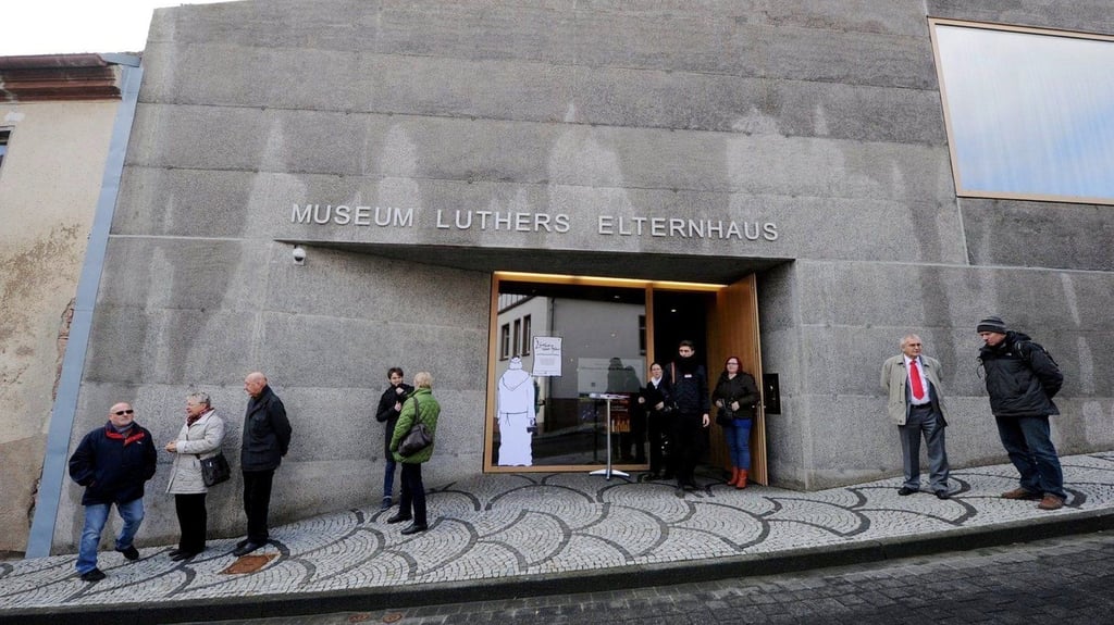 Zu einem Vortrag über den Missbrauch von Geschichte wird in „Luthers Elternhaus“ nach Mansfeld eingeladen.