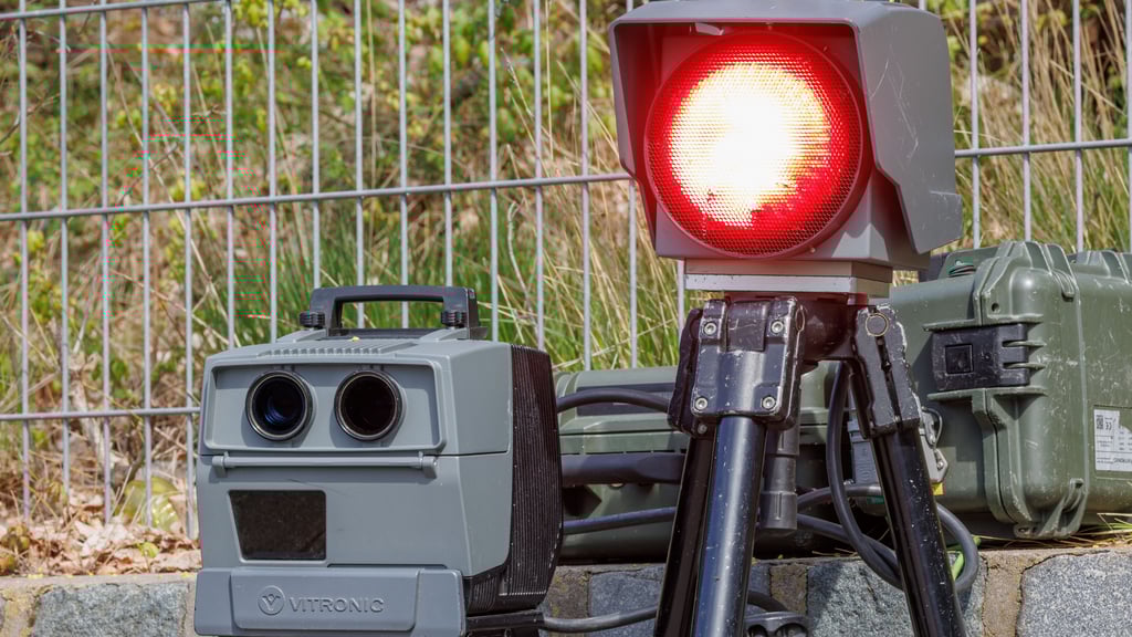 An drei Tagen hat die Polizei in Hohenseeden an der B1 geblitzt. Mehr als 200 Überschreitungen hat es dabei gegeben.