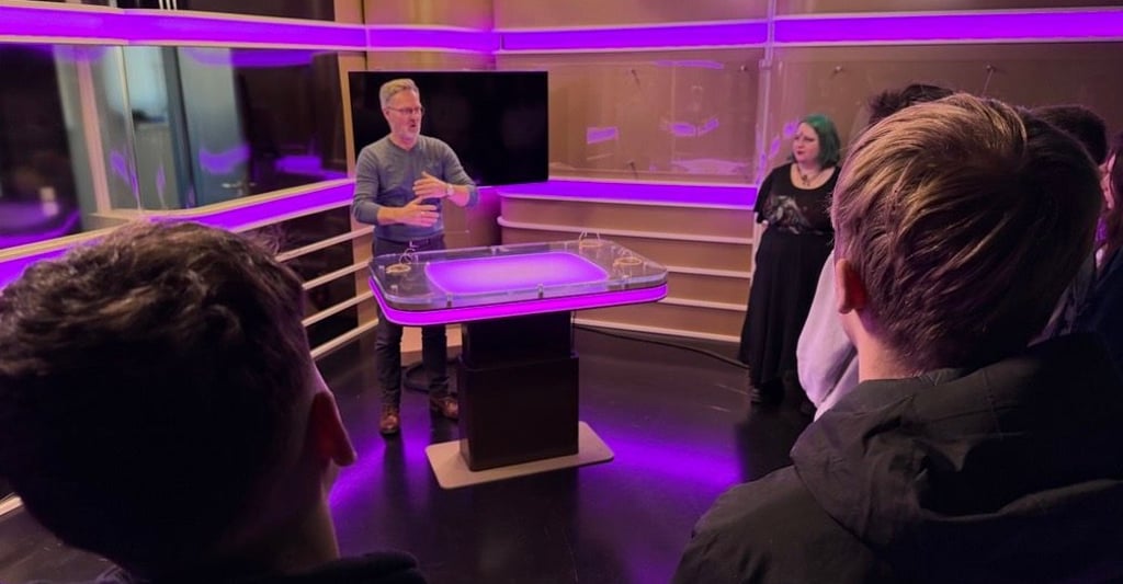 Unser Studio im Medienhaus ist gerade für die junge Generation oft der Höhepunkt beim Besuch im halleschen Medienhaus. Mein Kollege Christian Kadlubitz nimmt sich Zeit für alle Fragen.