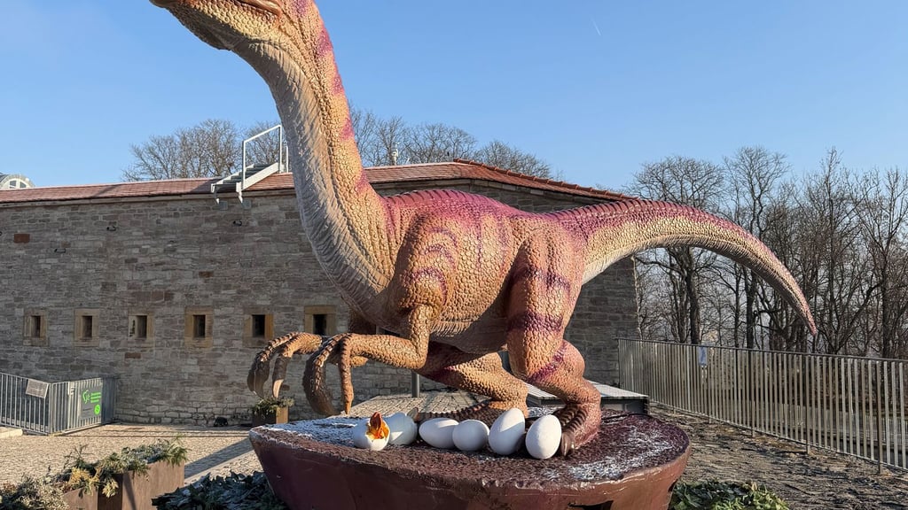 Die Modelle der Urzeitechsen legten auf ihrer Reise von China nach Erfurt rund 20.000 Kilometer auf dem Meer zurück.