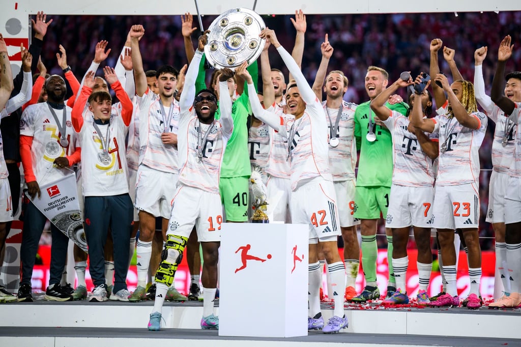 Sportlich die Nummer eins in Deutschland, beim Umsatz weltweit die Nummer drei: der FC Bayern. (Archivbild)