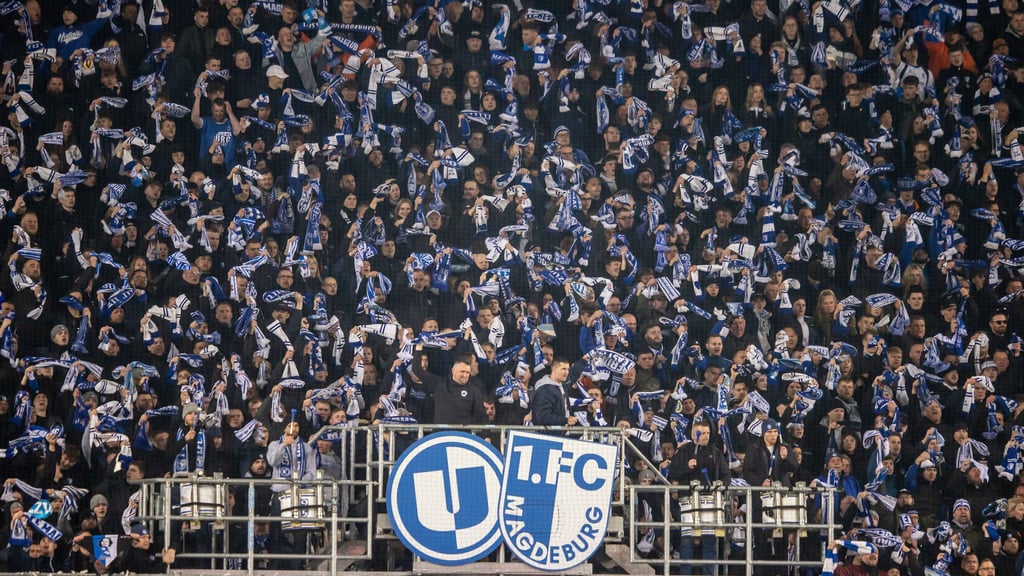 Die Fans werden ihren FCM gegen Dynamo Dresden im Stadion wieder stimmungsvoll unterstützen. Doch bevor es ins Stadion geht, ist einiges bei der Anreise zu beachten. 