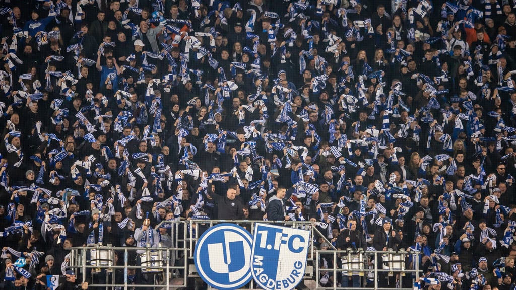 Die Fans werden ihren FCM gegen Dynamo Dresden im Stadion wieder stimmungsvoll unterstützen. Doch bevor es ins Stadion geht, ist einiges bei der Anreise zu beachten. 