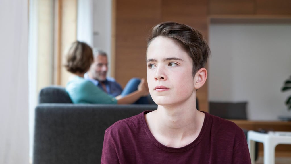 Handy- oder Computerverbot? Beim wunden Punkt Medienkonsum schlagen Experten einen Medienvertrag zwischen Eltern und Kind vor.