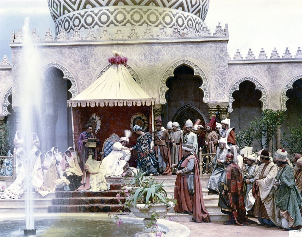 Mit aufwendigen Kulissen und orientalischer Atmosphäre ist dieser Film vielen in Erinnerung geblieben.