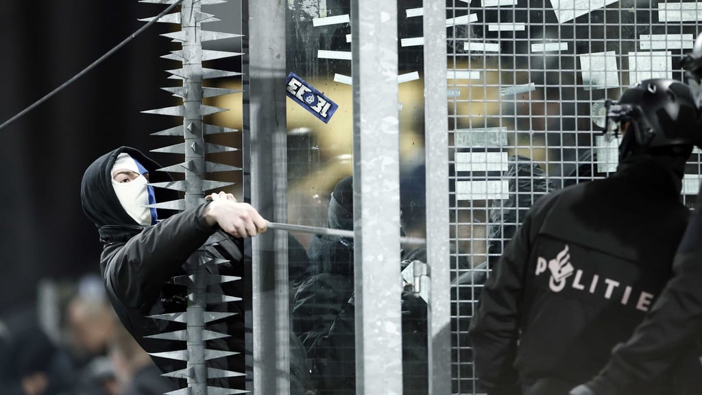 In Utrecht durfte ein Teil der Gästefans das Spiel nicht im Stadion verfolgen.