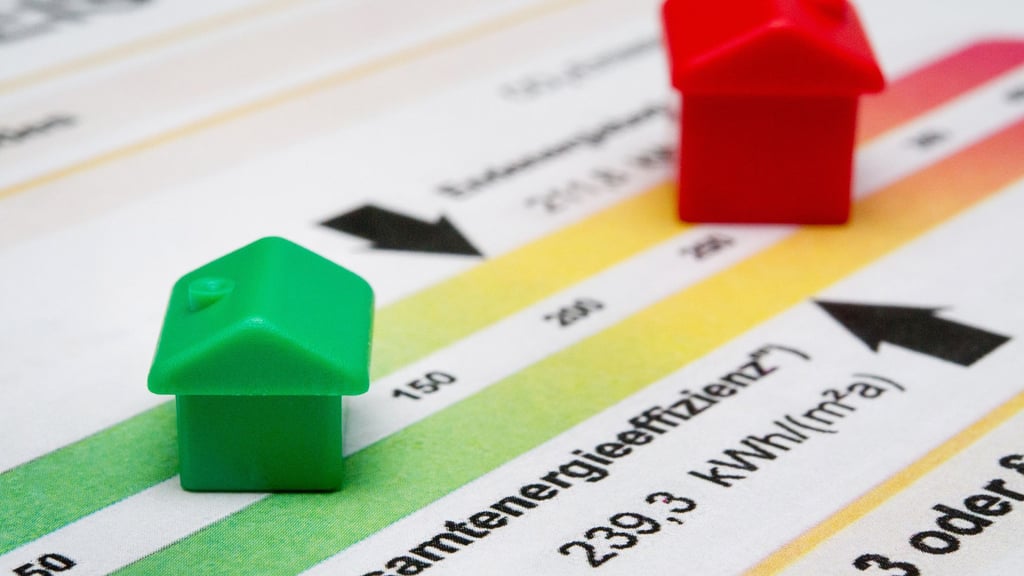 Neue Skala von A bis G: Ab Mai 2026 ändern sich die Bewertungsklassen von Energieausweisen.