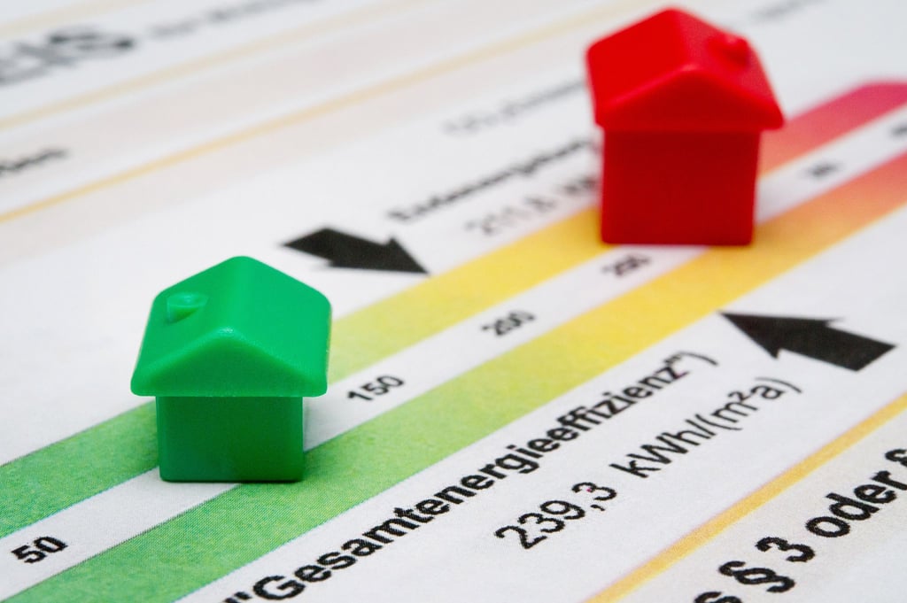 Neue Skala von A bis G: Ab Mai 2026 ändern sich die Bewertungsklassen von Energieausweisen.