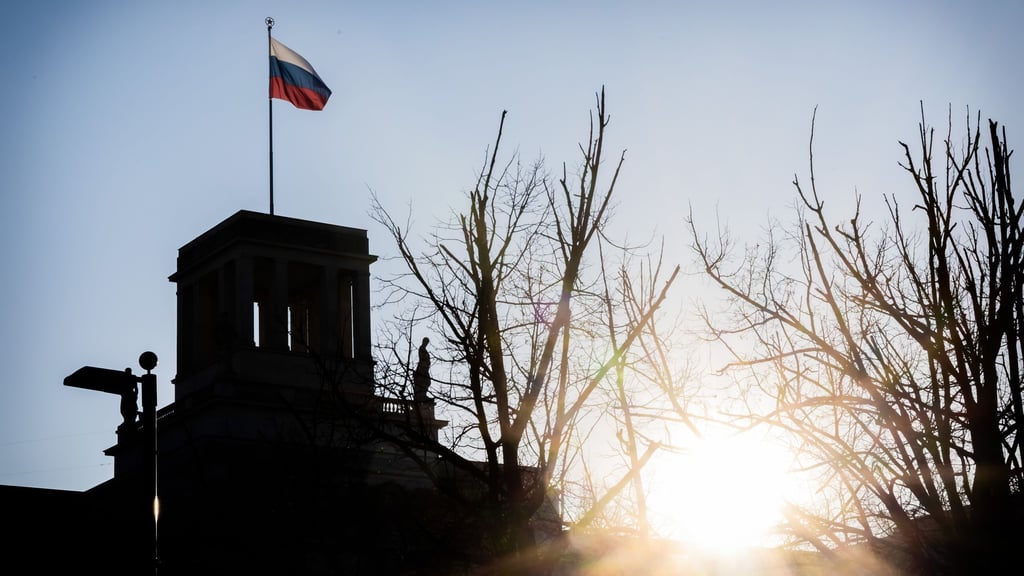 Eine Deutsch-Ukrainerin soll für einen Mitarbeiter in der russischen Botschaft in Berlin Informationen beschafft haben.