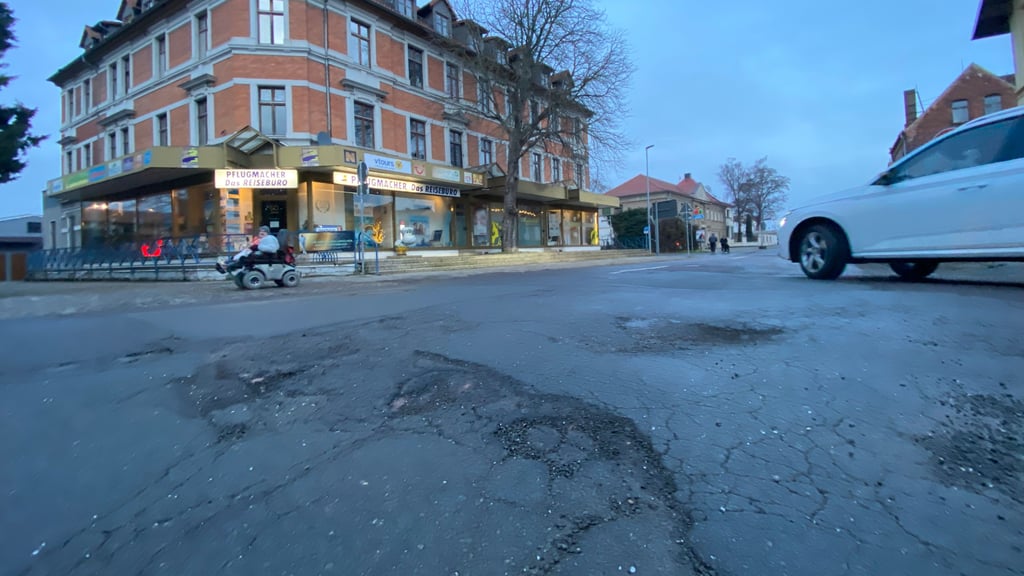 Die erste winterliche Episode des Jahres stellt den Straßenbau Staßfurts vor weitere Herausforderungen.