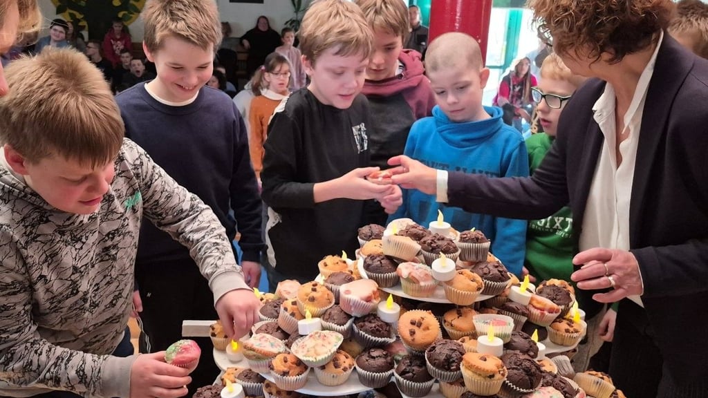 Eine besondere Geburtstagstorte für Schüler, Lehrer und Mitarbeiter der Reinhard-Lakomy-Schule Halberstadt.