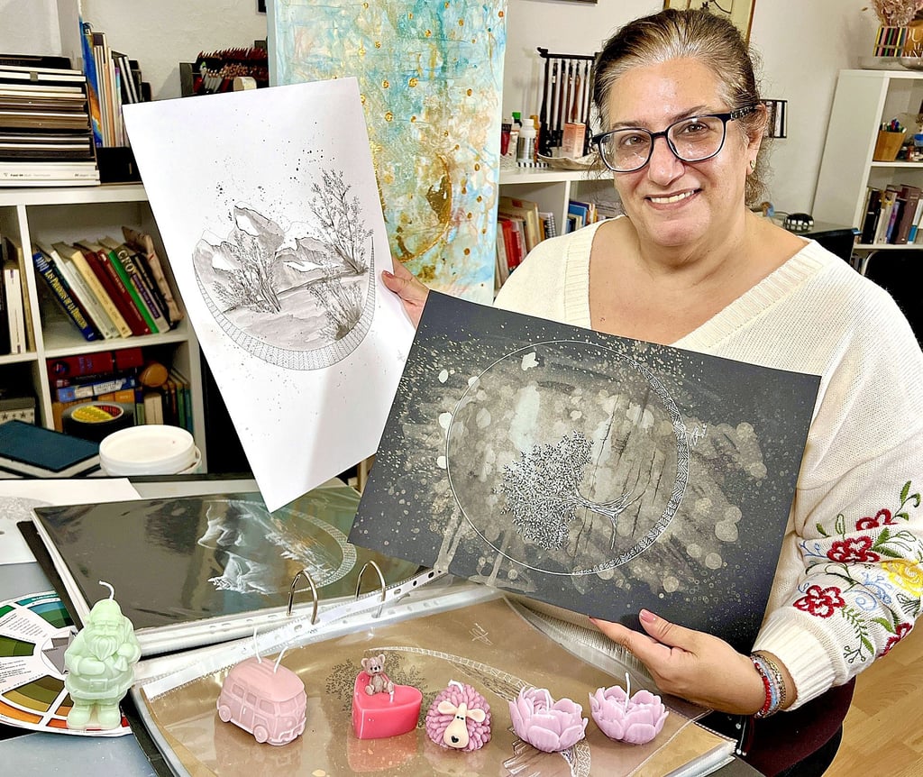 Stepahnie Hadrath malt nicht nur gern, sondern stellt auch ganz besondere Kerzen her.