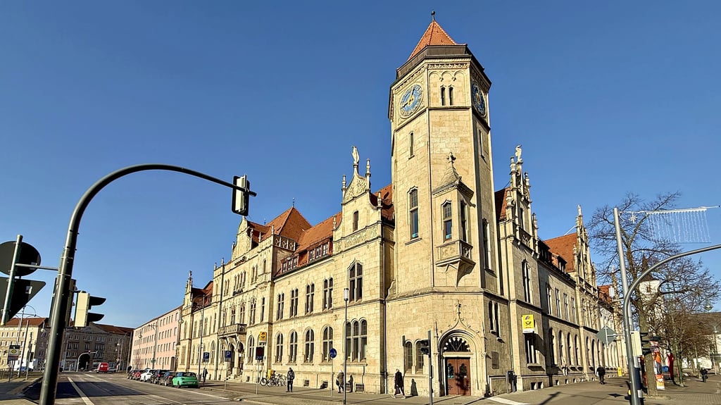 Von 1899 bis 1901 erbaut, wurde das ehemalige Hauptpostamt in Dessau-Roßlau seither durchgehend für postalische Zwecke genutzt.