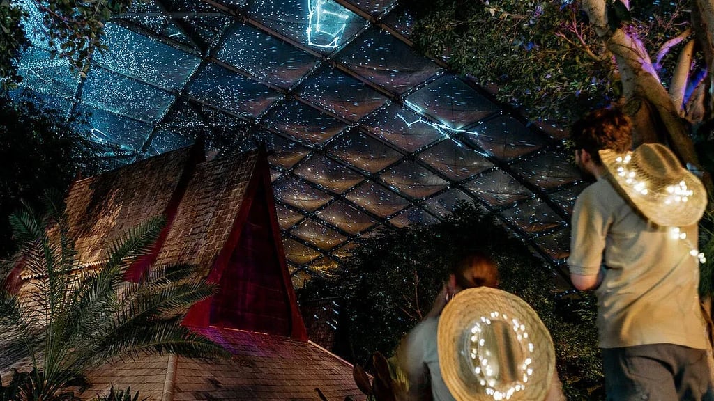 Der Leipziger Zoo verwandelt sich noch bis zum 8. Februar zum Magischen Tropenleuchten in eine faszinierende Lichterwelt.&nbsp;