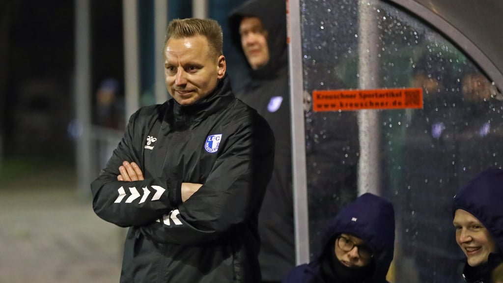 Mit Platz drei ist es für Nico Koch und die Damen des 1. FC Magdeburg noch nicht getan.